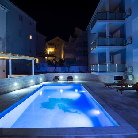 Apartments Sara 3 Бол Екстер'єр фото