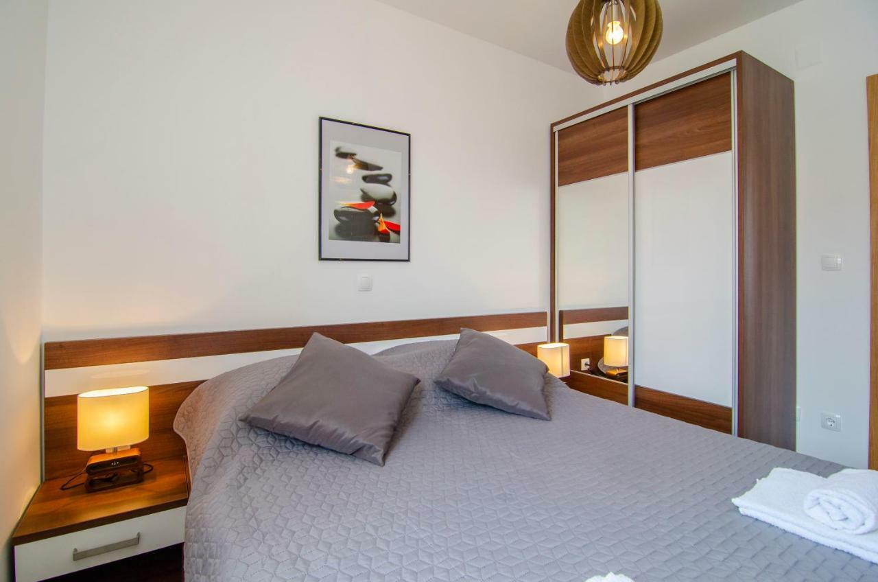 Apartments Sara 3 Бол Екстер'єр фото