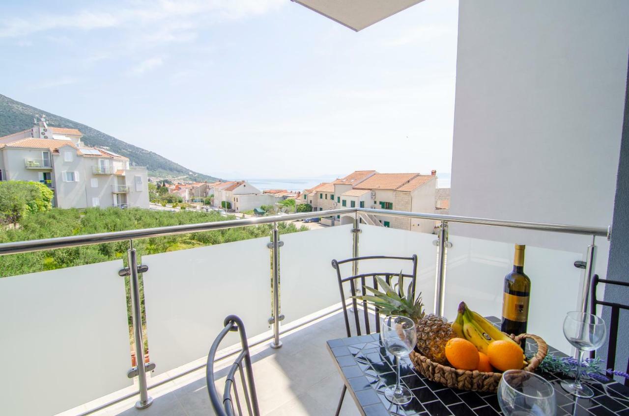 Apartments Sara 3 Бол Екстер'єр фото