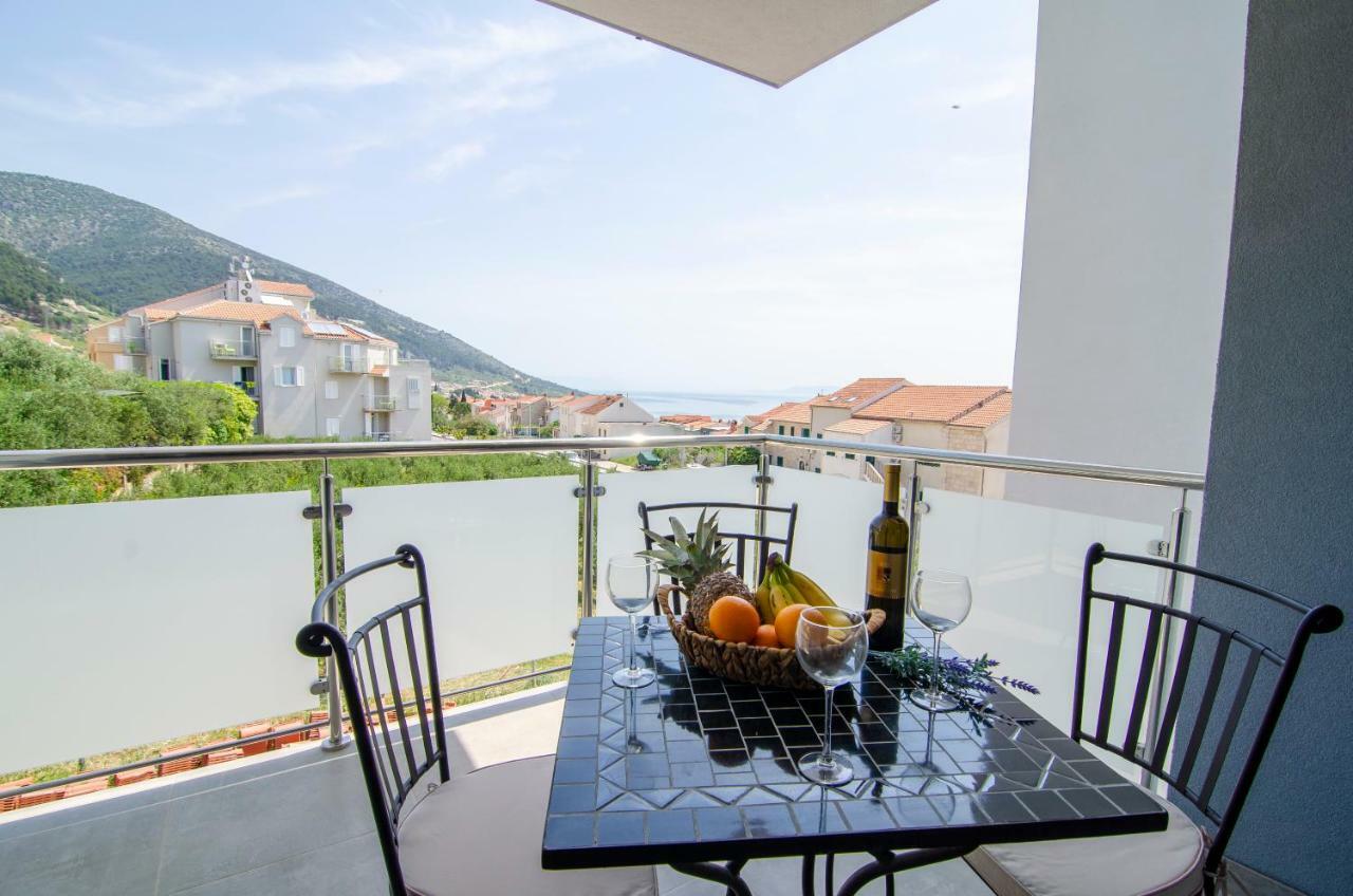 Apartments Sara 3 Бол Екстер'єр фото