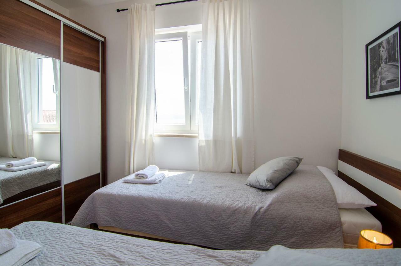 Apartments Sara 3 Бол Екстер'єр фото