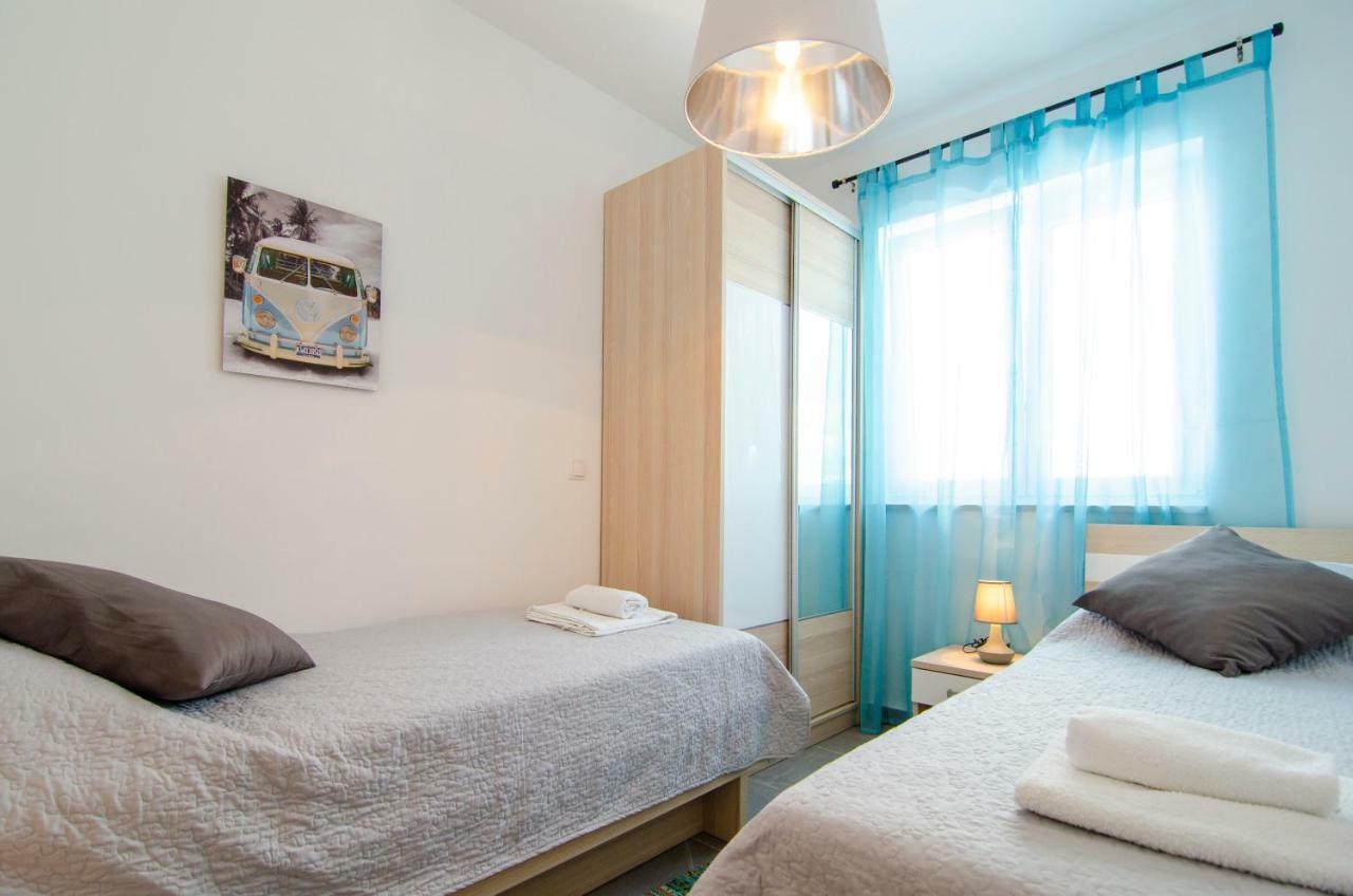 Apartments Sara 3 Бол Екстер'єр фото