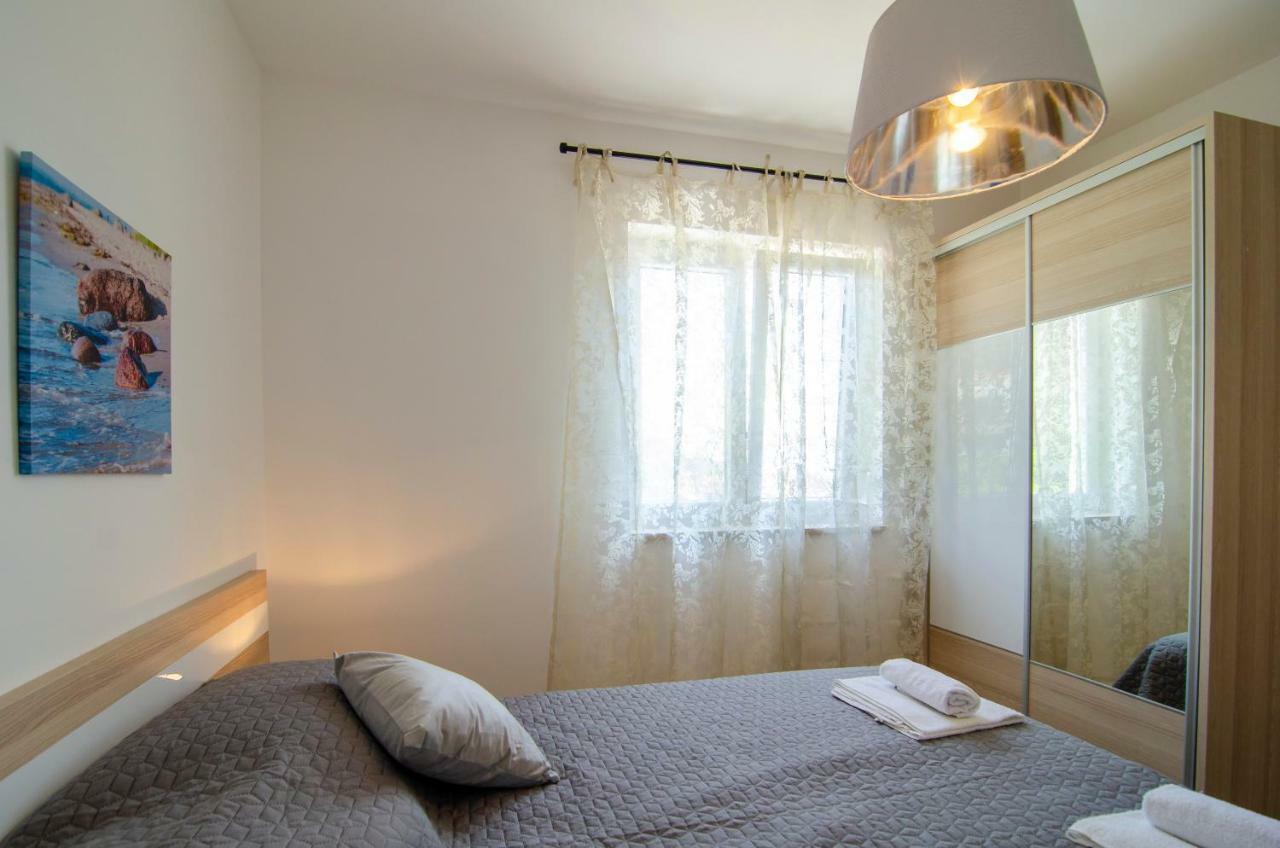 Apartments Sara 3 Бол Екстер'єр фото