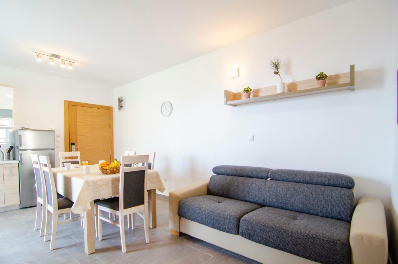 Apartments Sara 3 Бол Екстер'єр фото