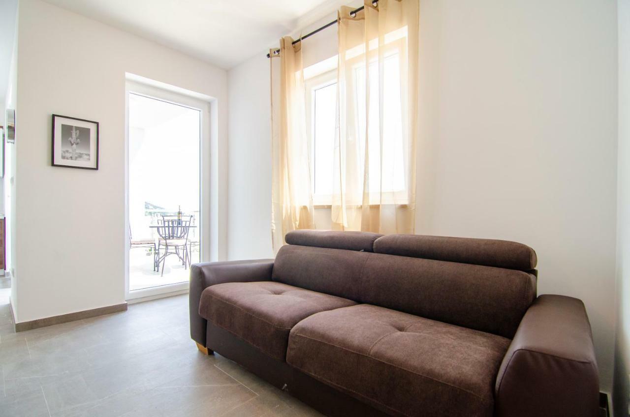 Apartments Sara 3 Бол Екстер'єр фото