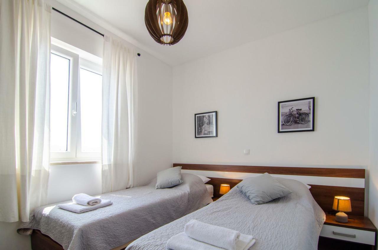 Apartments Sara 3 Бол Екстер'єр фото
