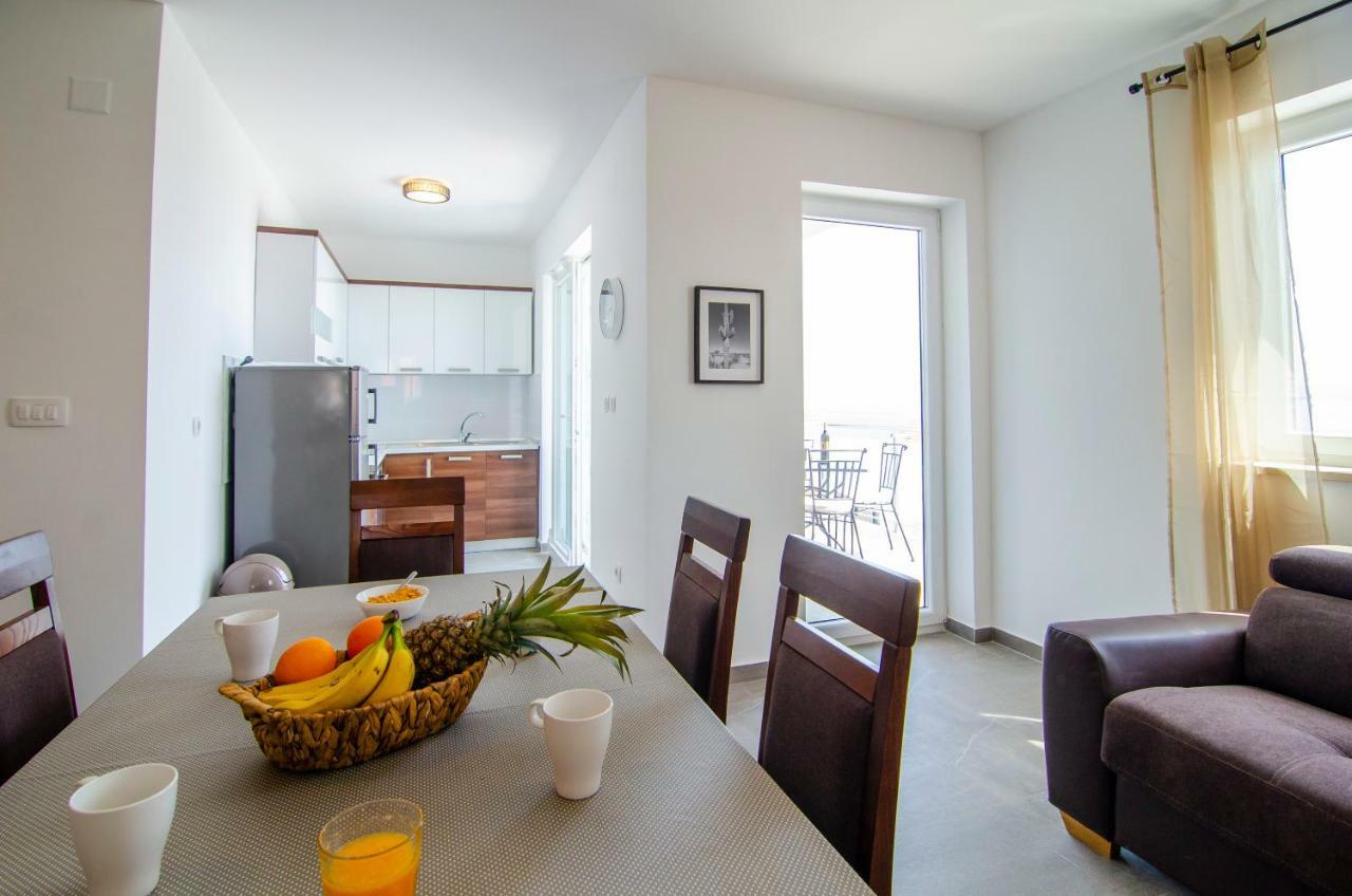 Apartments Sara 3 Бол Екстер'єр фото