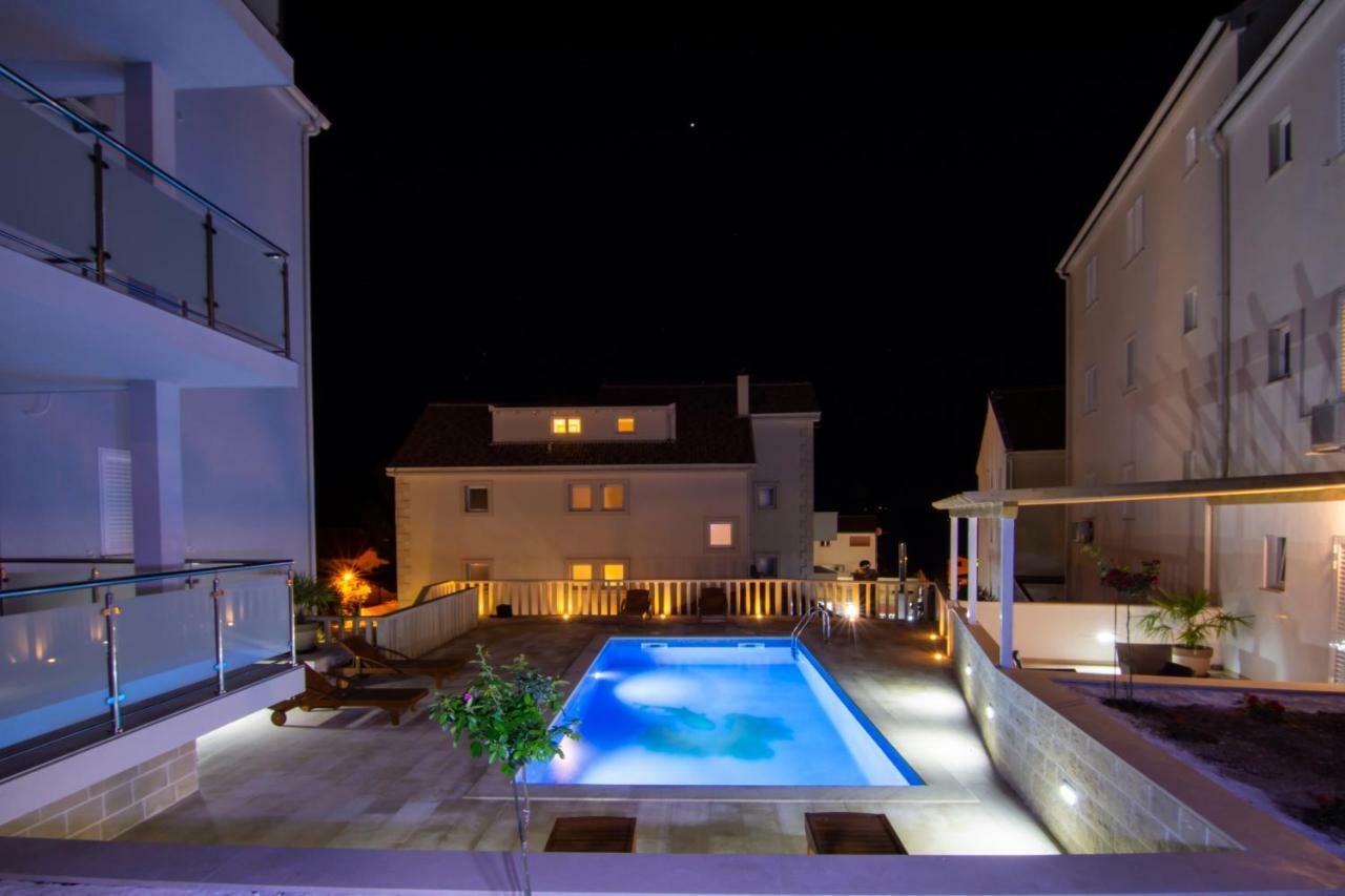 Apartments Sara 3 Бол Екстер'єр фото