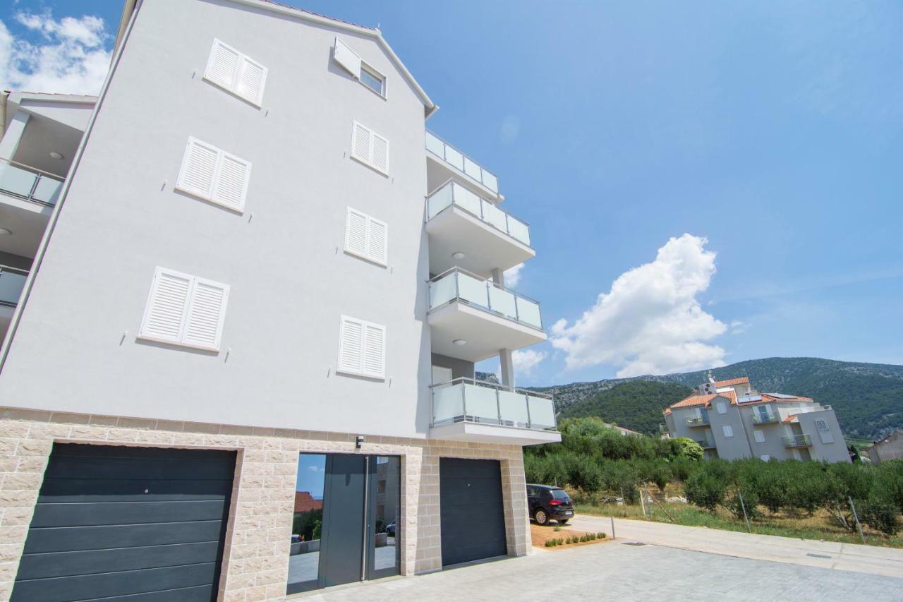 Apartments Sara 3 Бол Екстер'єр фото