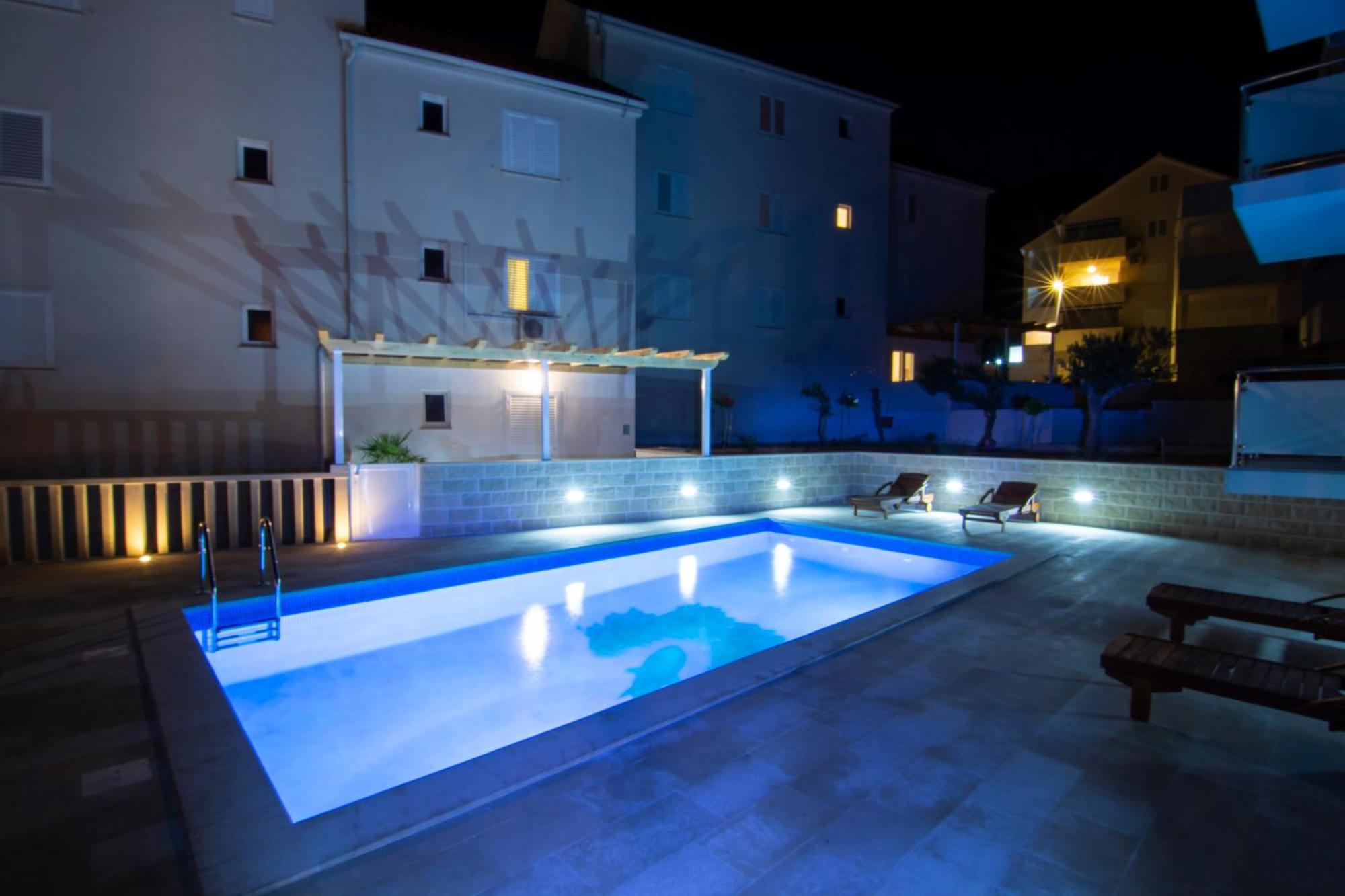 Apartments Sara 3 Бол Екстер'єр фото
