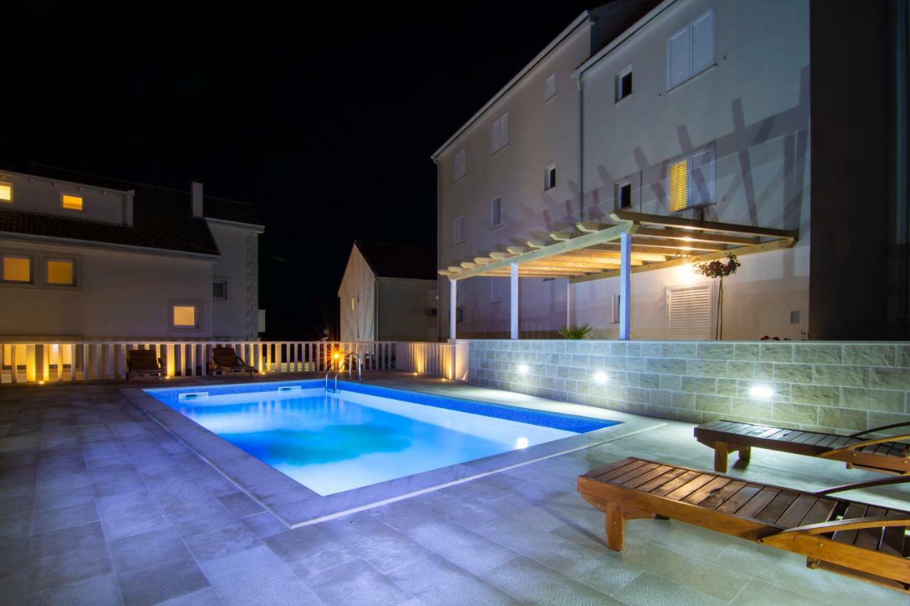 Apartments Sara 3 Бол Екстер'єр фото