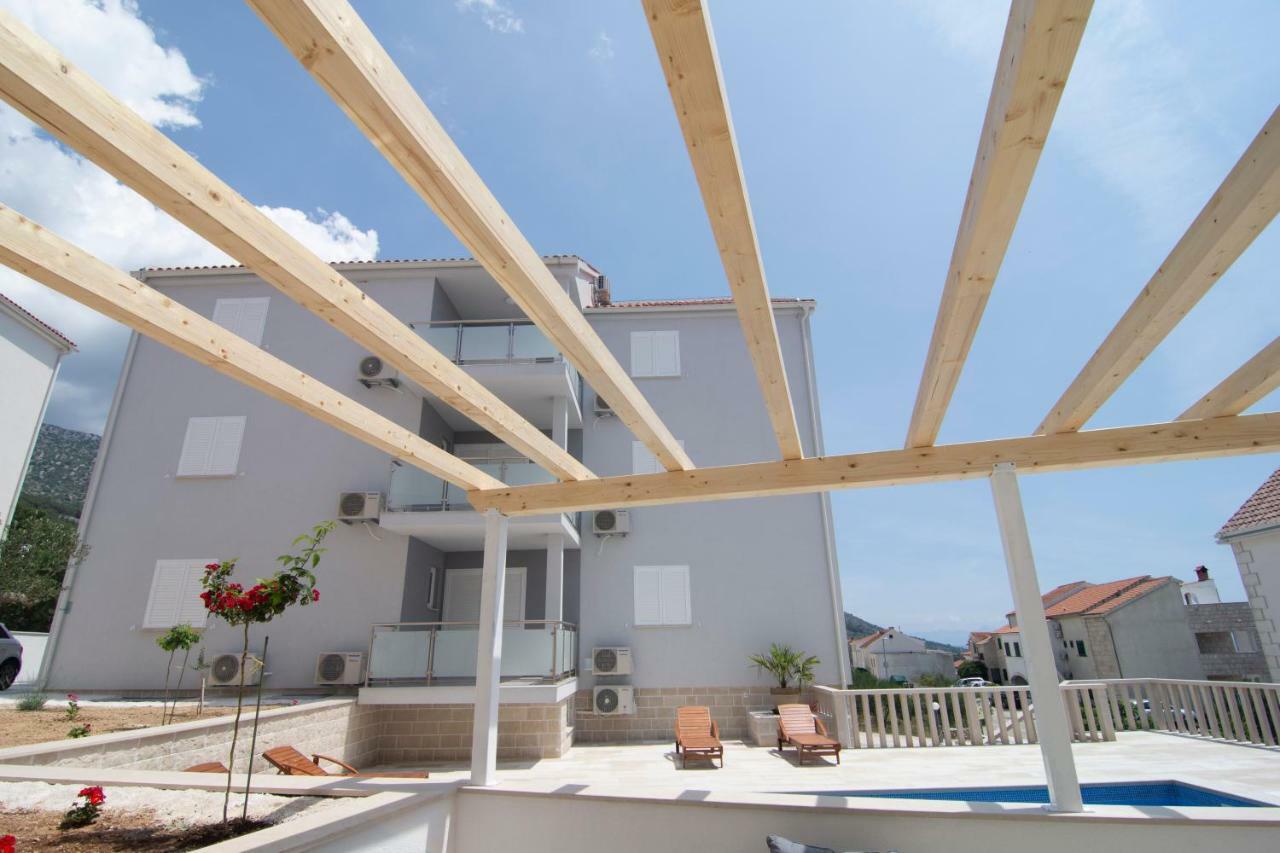 Apartments Sara 3 Бол Екстер'єр фото