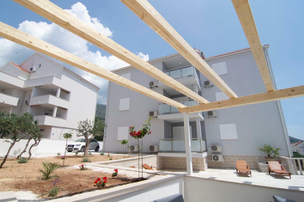 Apartments Sara 3 Бол Екстер'єр фото