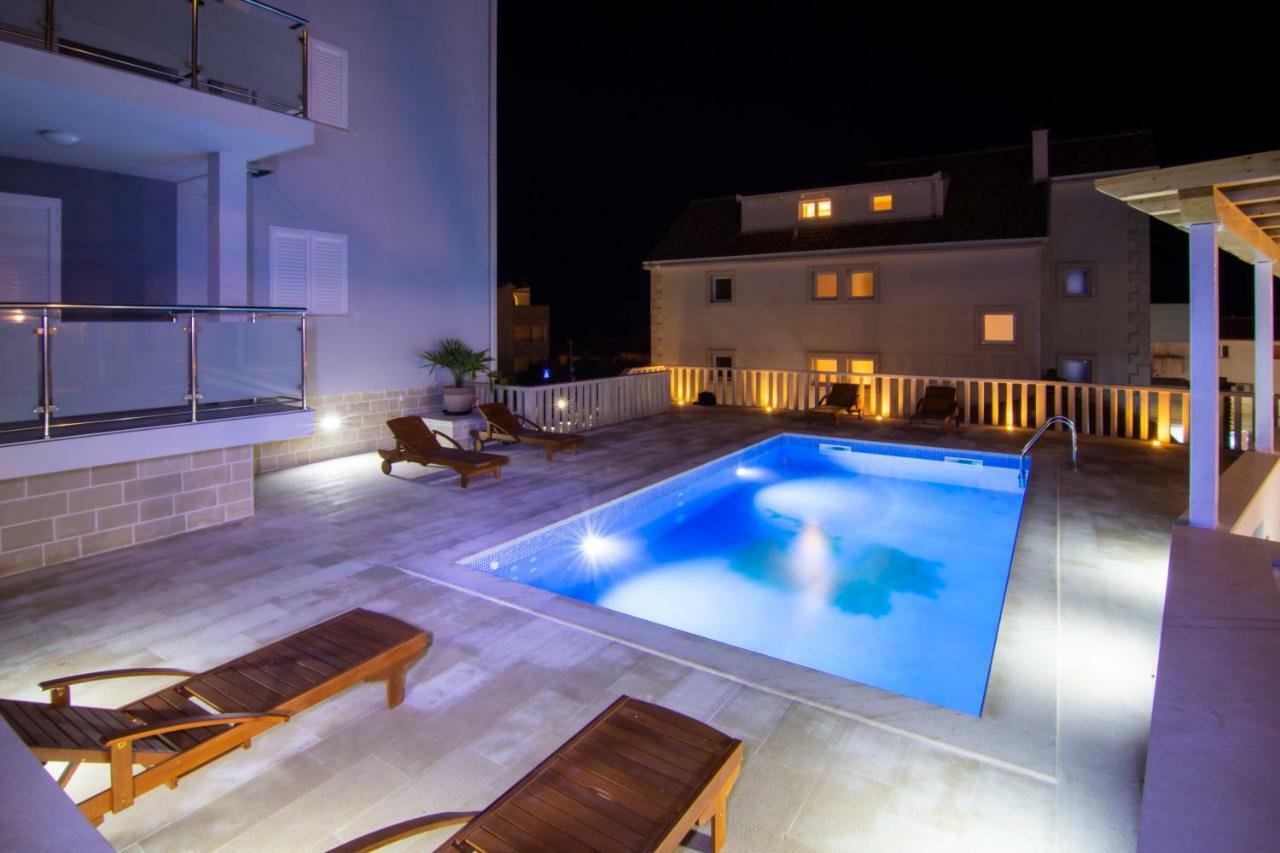 Apartments Sara 3 Бол Екстер'єр фото