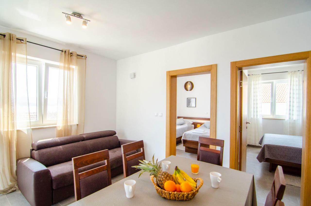 Apartments Sara 3 Бол Екстер'єр фото