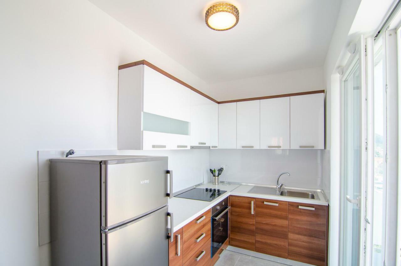 Apartments Sara 3 Бол Екстер'єр фото