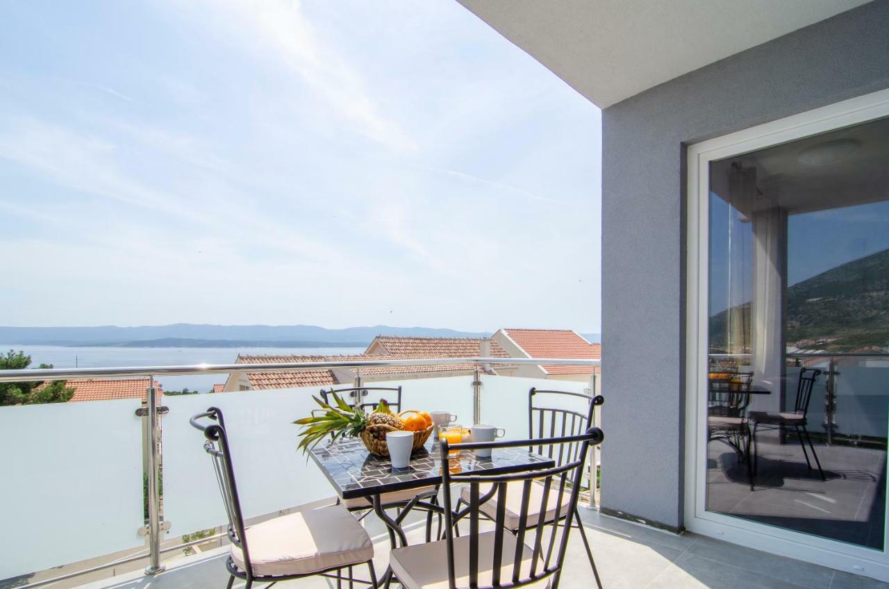 Apartments Sara 3 Бол Екстер'єр фото
