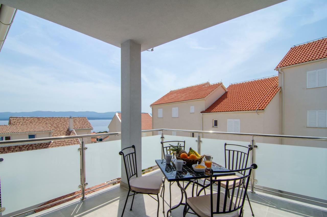 Apartments Sara 3 Бол Екстер'єр фото