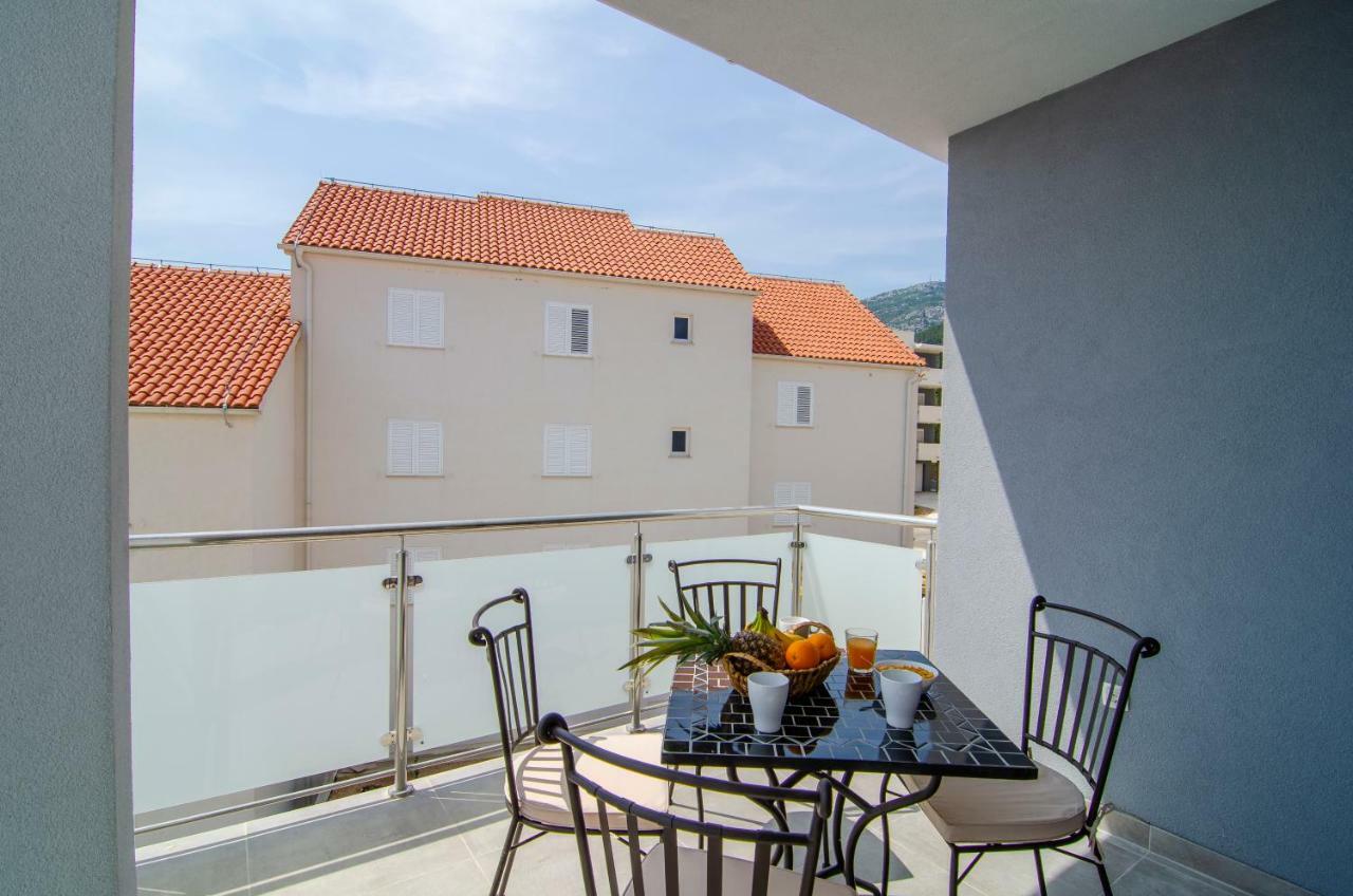 Apartments Sara 3 Бол Екстер'єр фото