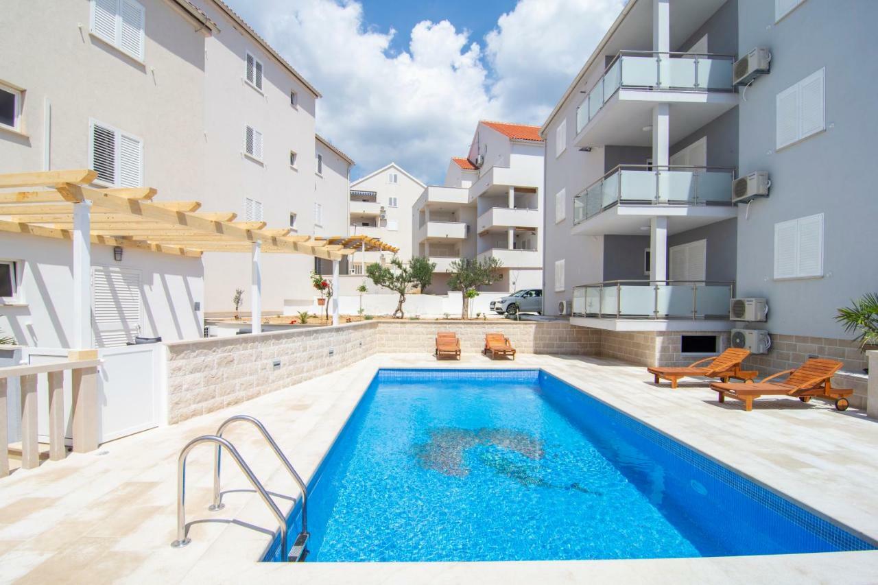 Apartments Sara 3 Бол Екстер'єр фото