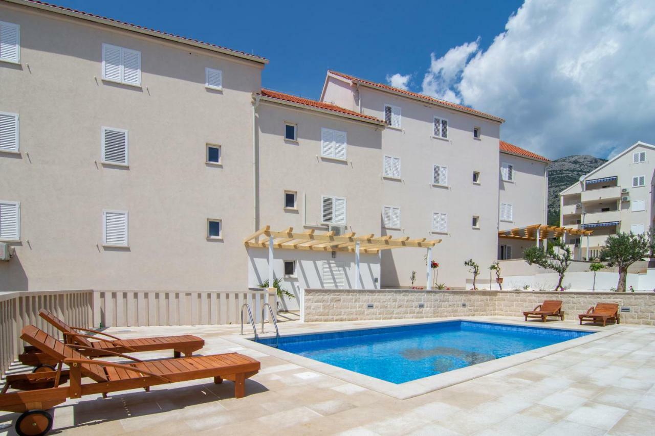 Apartments Sara 3 Бол Екстер'єр фото
