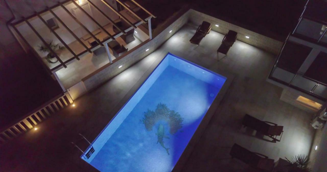 Apartments Sara 3 Бол Екстер'єр фото