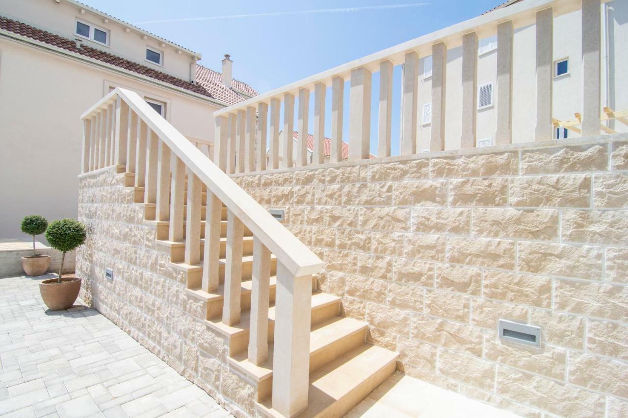 Apartments Sara 3 Бол Екстер'єр фото