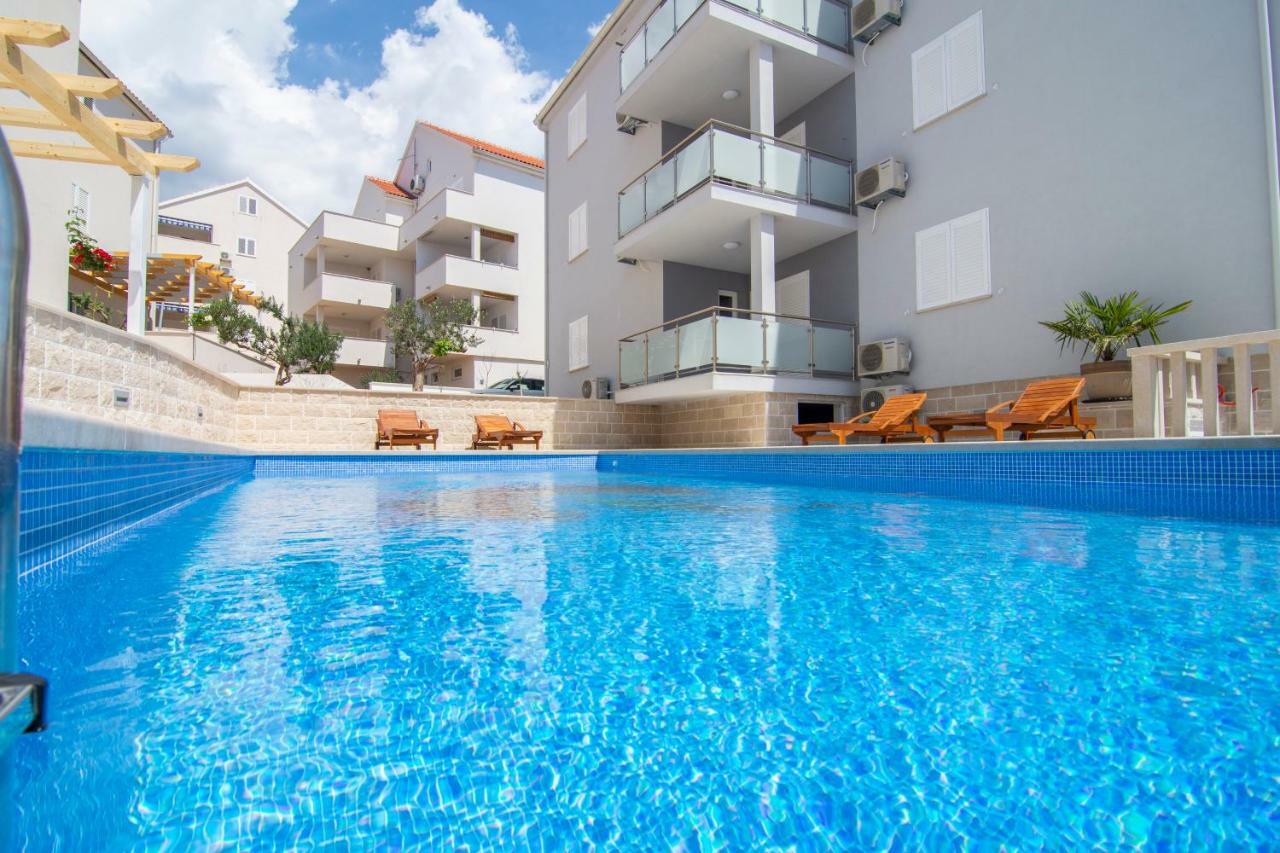Apartments Sara 3 Бол Екстер'єр фото