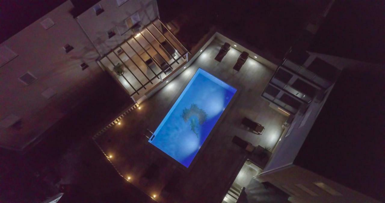 Apartments Sara 3 Бол Екстер'єр фото